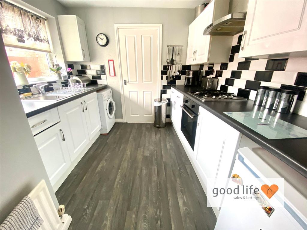 Property photo 3 of 18 20250516_125102779_Ios162Stleonardstreet.Jpg