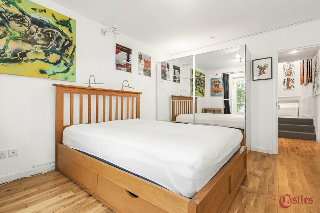 Property photo 2 of 15 Bedroom