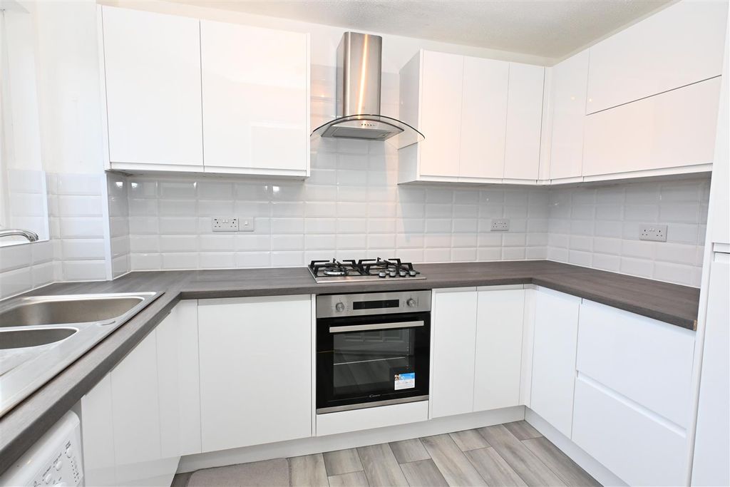 Property photo 2 of 18 Kitchen