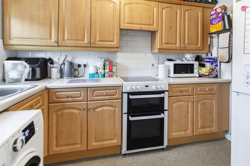 Property photo 3 of 7 2_70472.Jpg