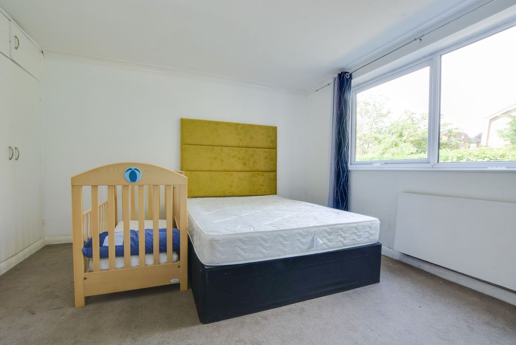 Property photo 3 of 11