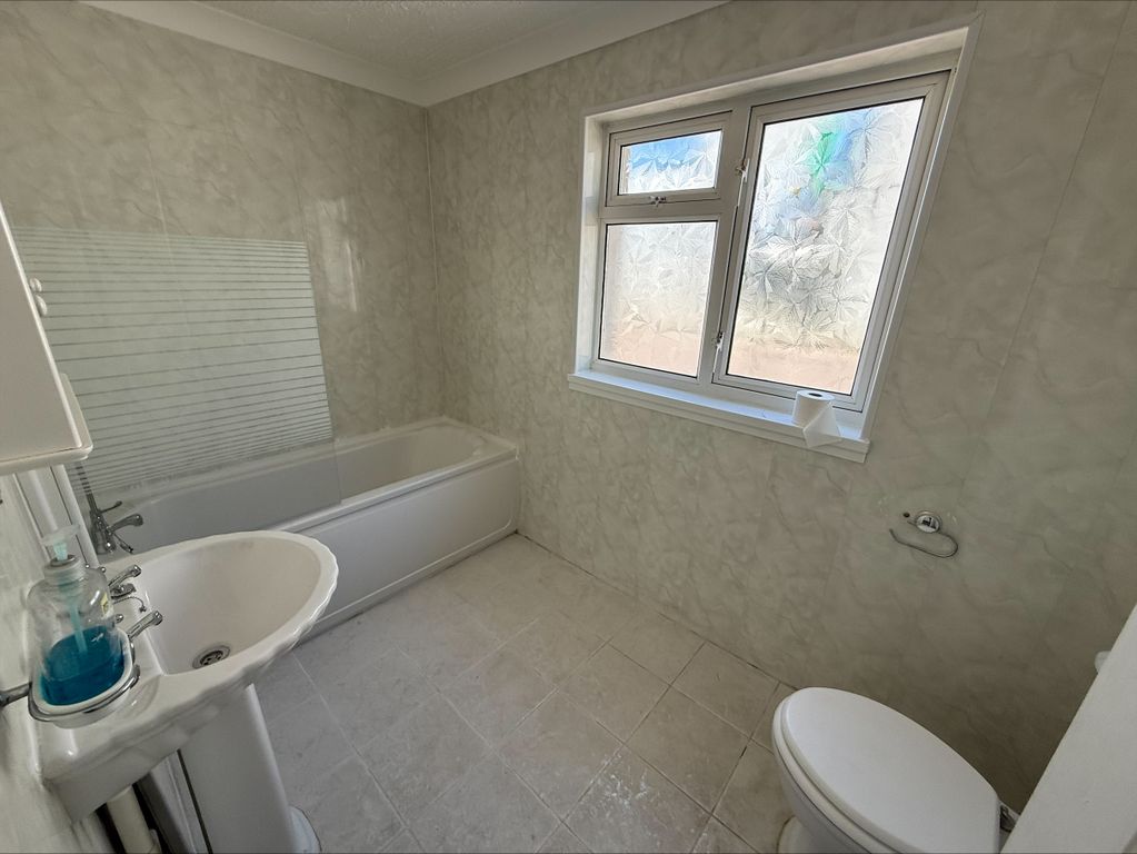Additional image 6 of 4 bed property to rentWalter Road, Ammanford SA18
