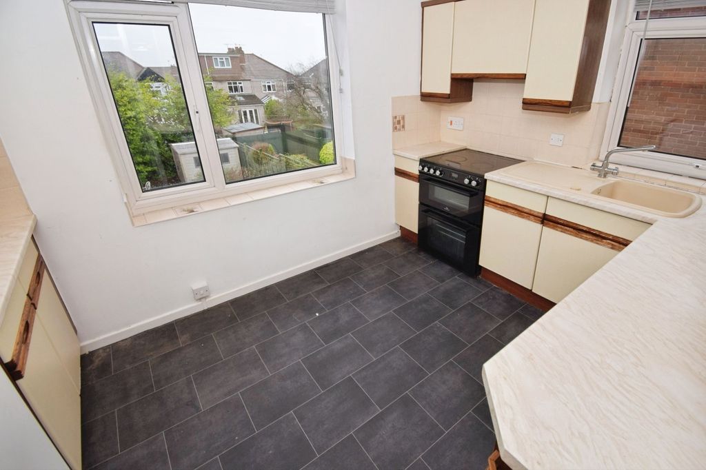 Property photo 2 of 14 Kitchen