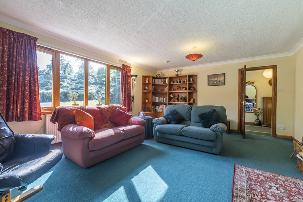 Property photo 2 of 33
