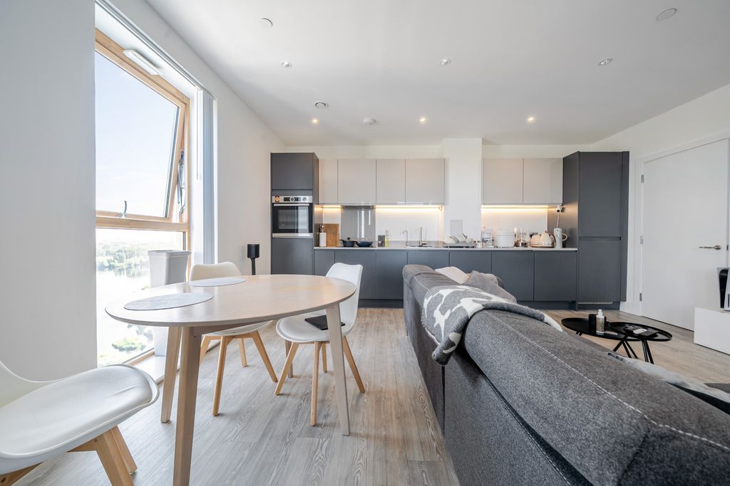 Property photo 2 of 19 1492721-11-6A59F9...