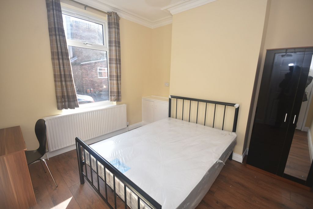 Property photo 1 of 15 4 Bedroom House For Rent