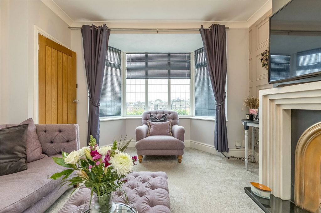 Property photo 2 of 20 Lounge