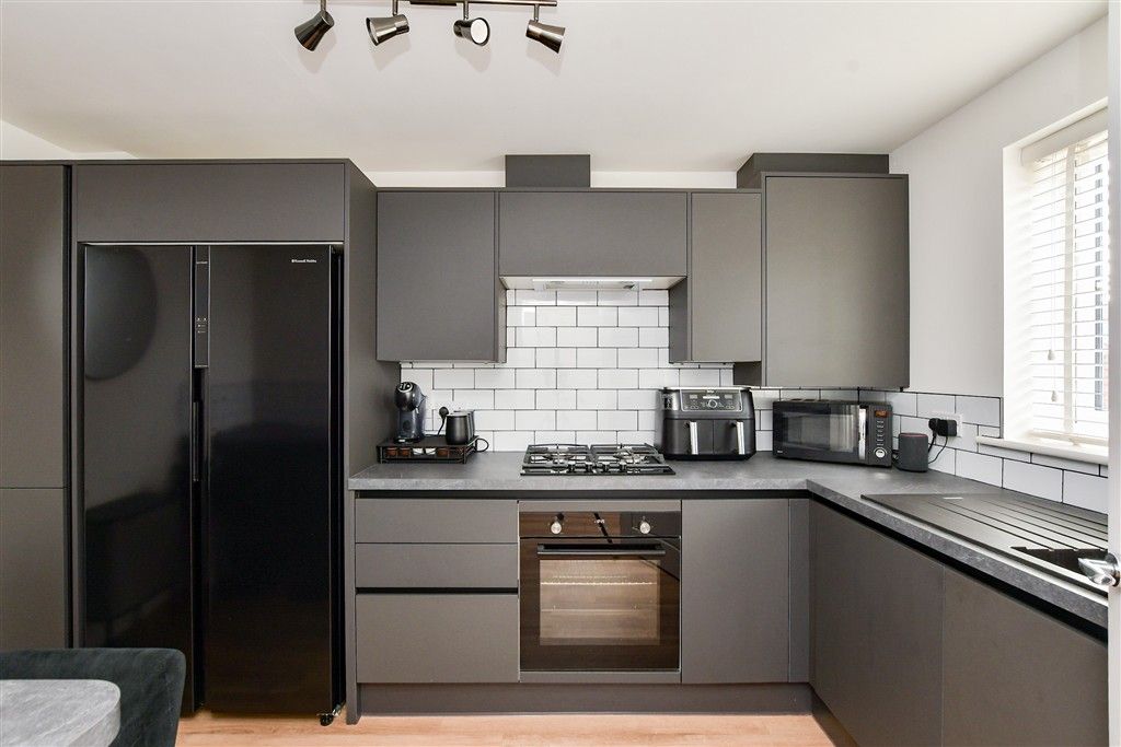 Property photo 3 of 12 Kitchen