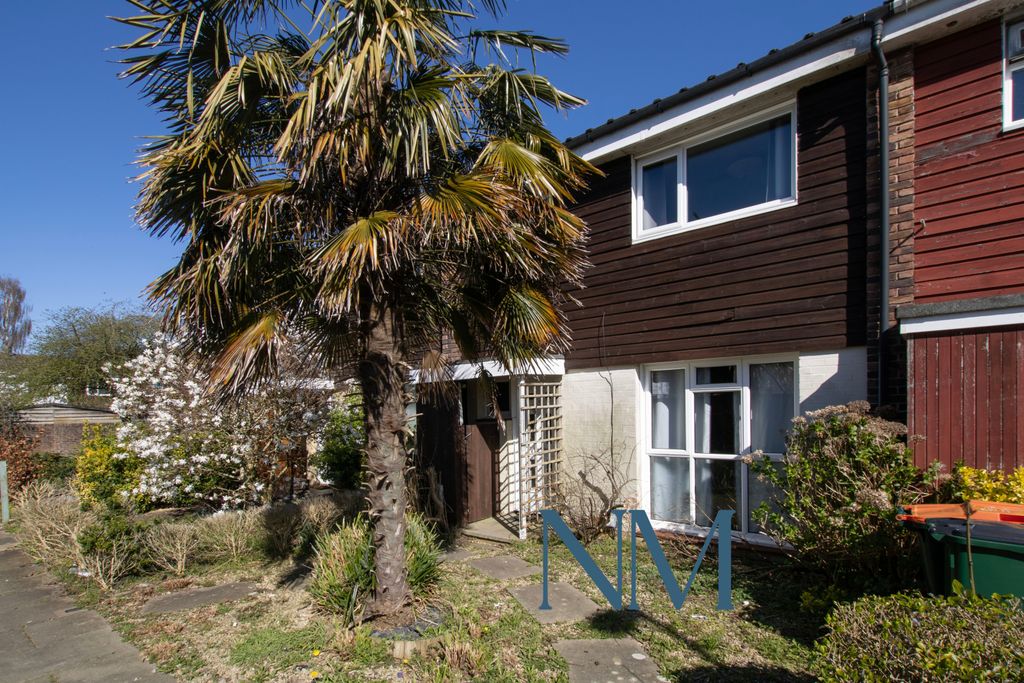 Property photo 1 of 12 3 Bed Terraced House For Sale Pegwell Close, Crawley Rh11