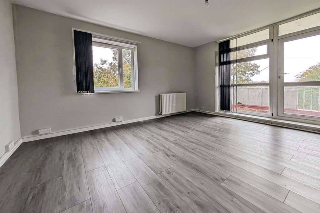 Property photo 3 of 8 (Main)