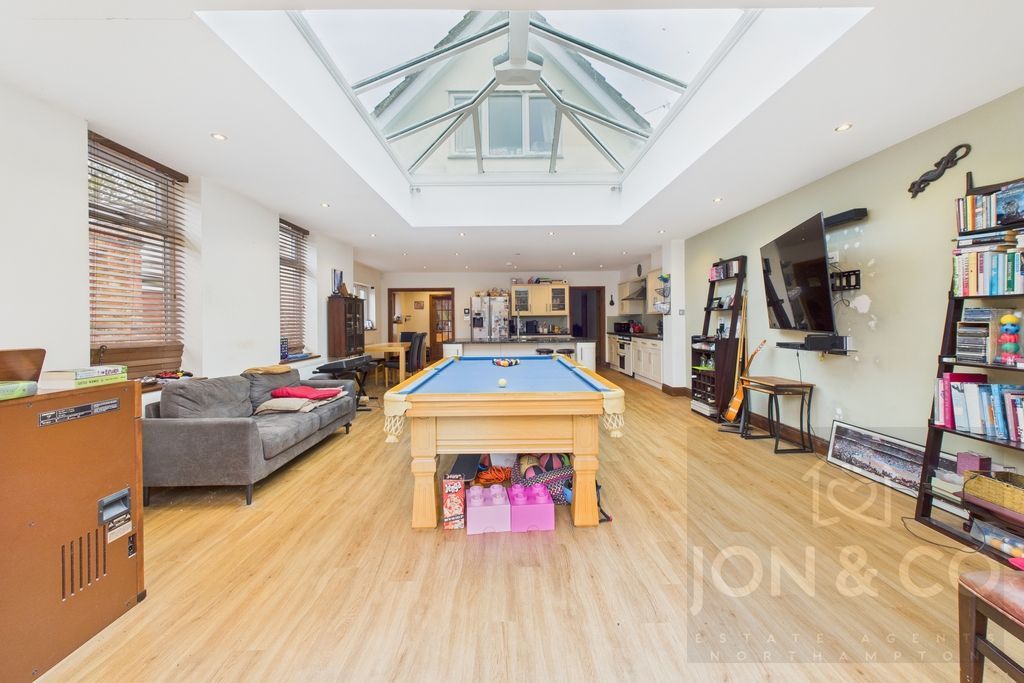 Property photo 2 of 26