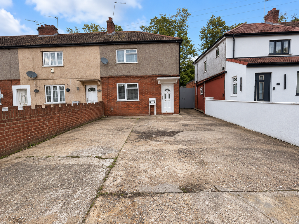 Property photo 1 of 19 Three-Bedroom End-Of-Terrace House