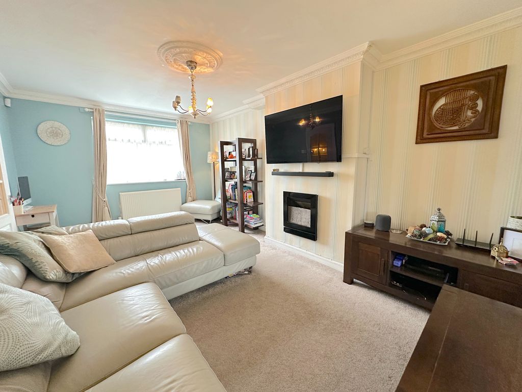 Property photo 3 of 25