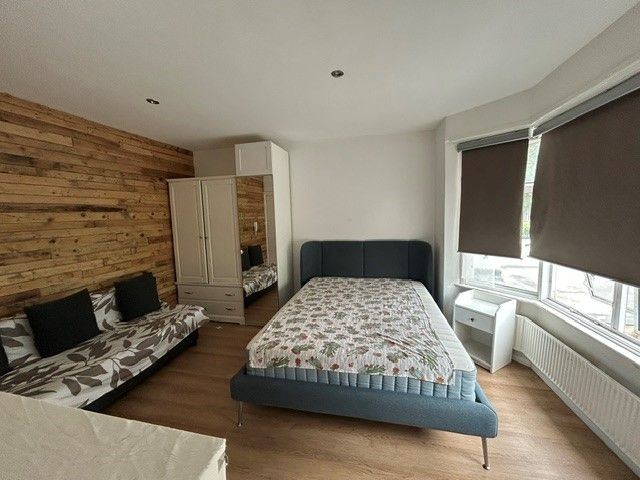 Property photo 1 of 8 Photo 7