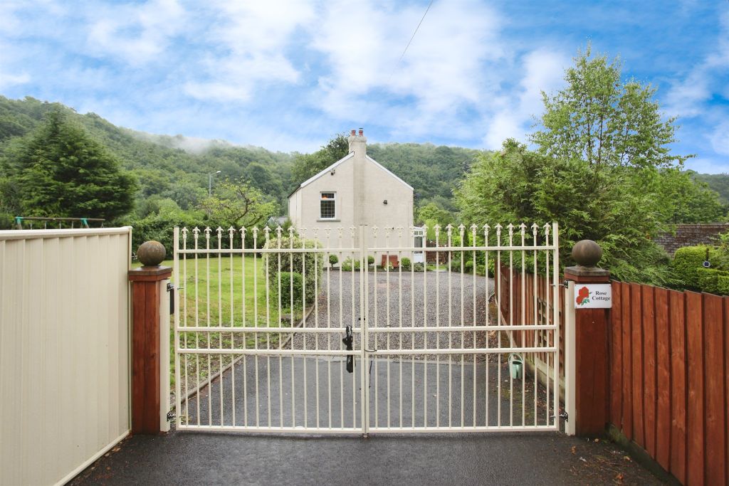 Property photo 2 of 27