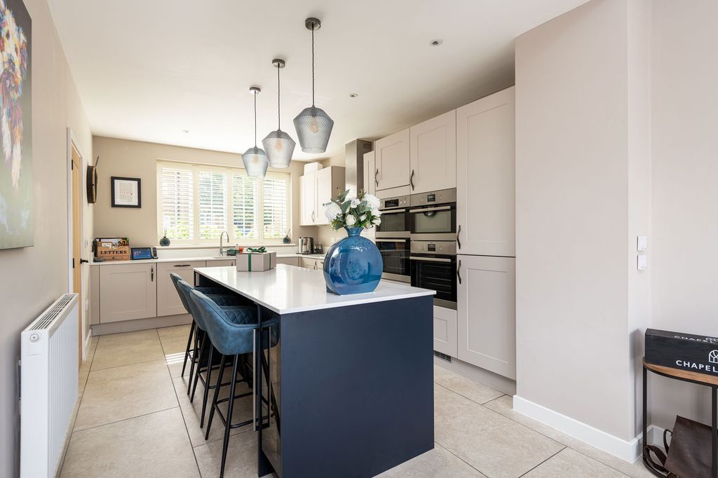 Property photo 2 of 21