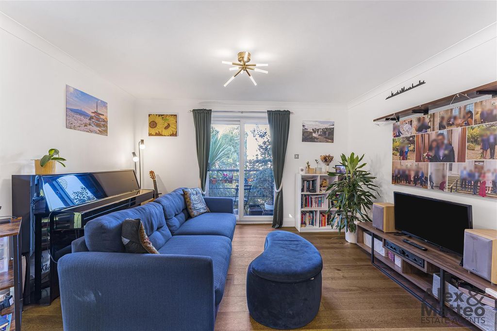 Property photo 3 of 11 Caronia Court