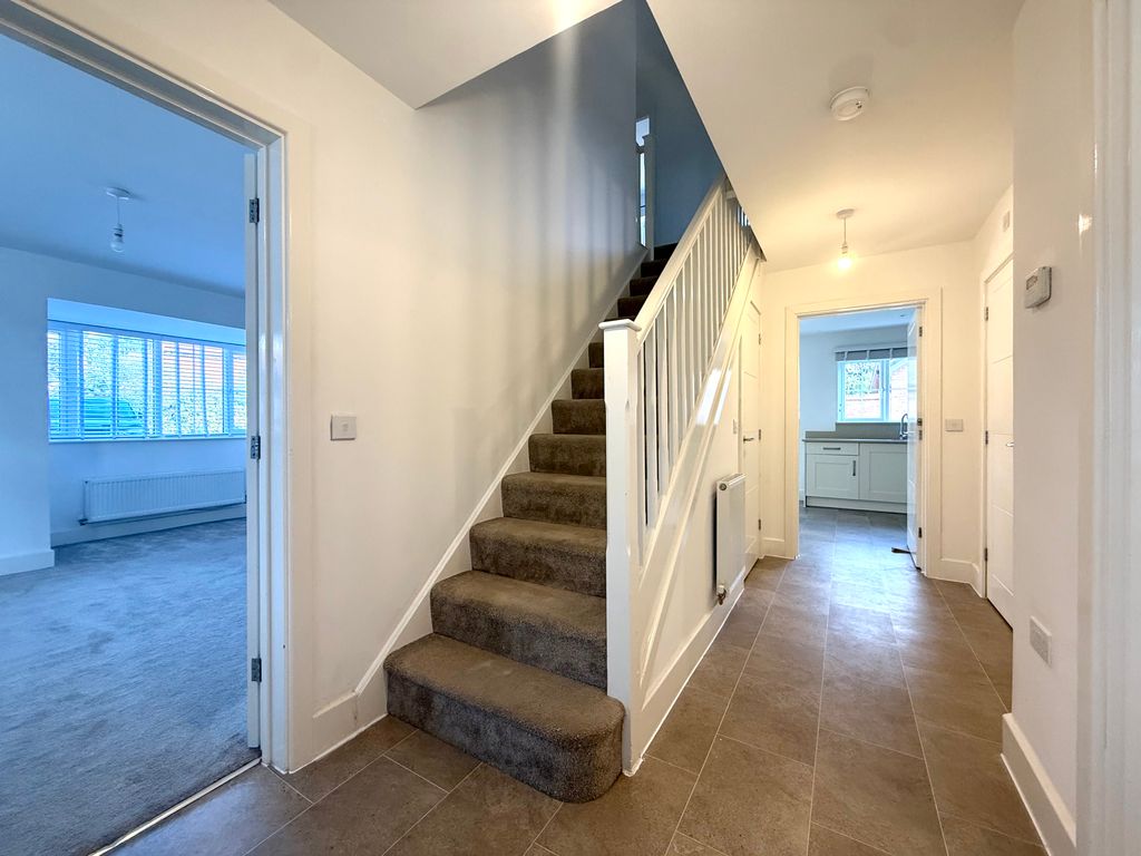 Property photo 3 of 25 Entrance Hall