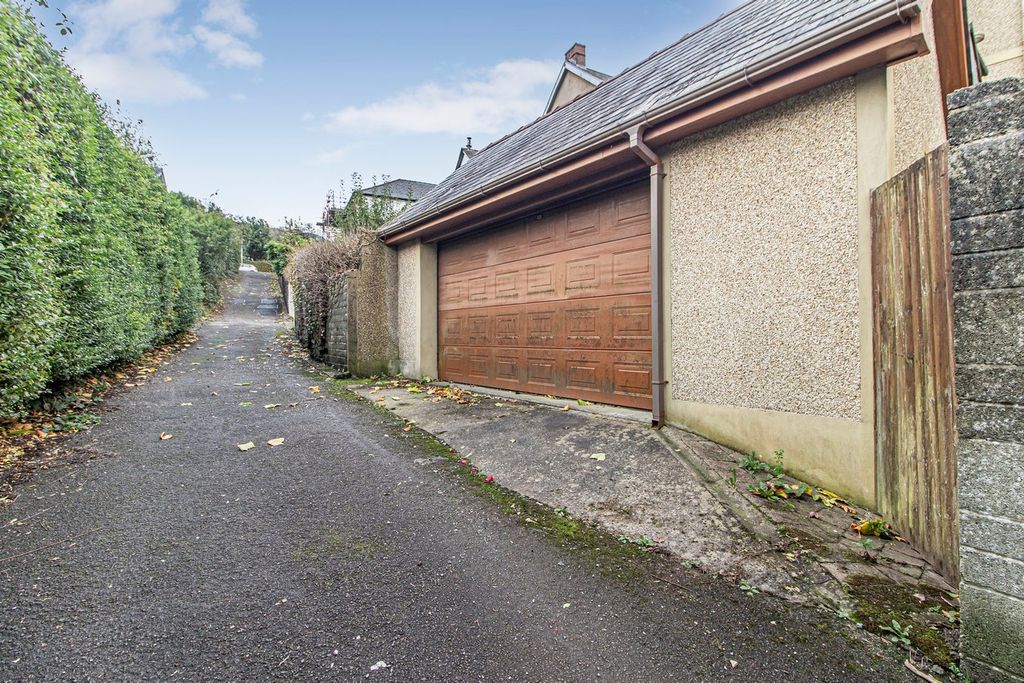 Property photo 3 of 43