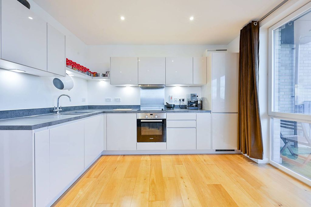 Property photo 1 of 9