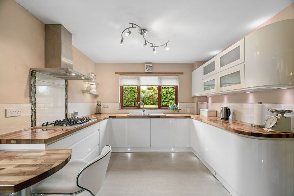 Property photo 3 of 41