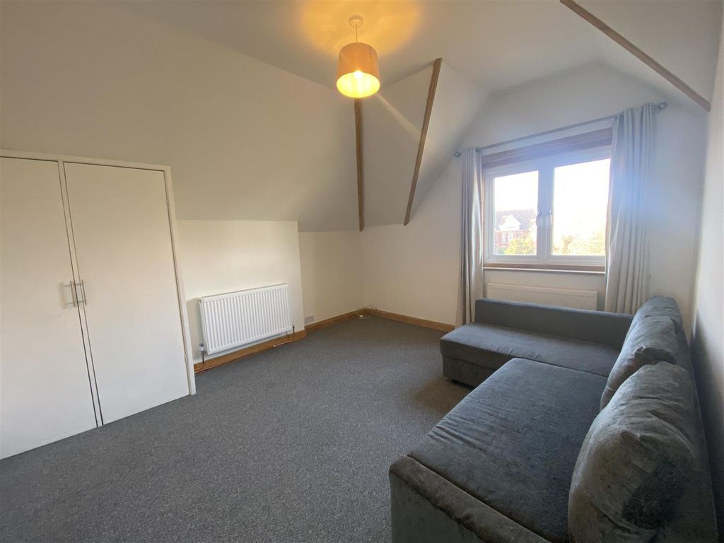 Property photo 3 of 7 Living Room