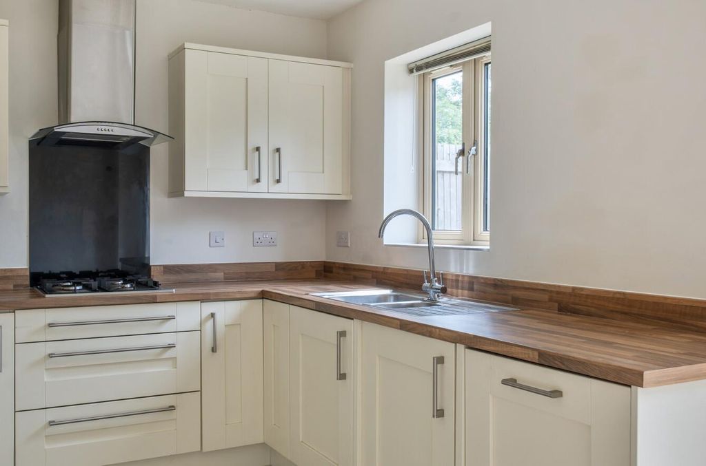 Property photo 2 of 16 Beale Crescent 1 (1).Jpg