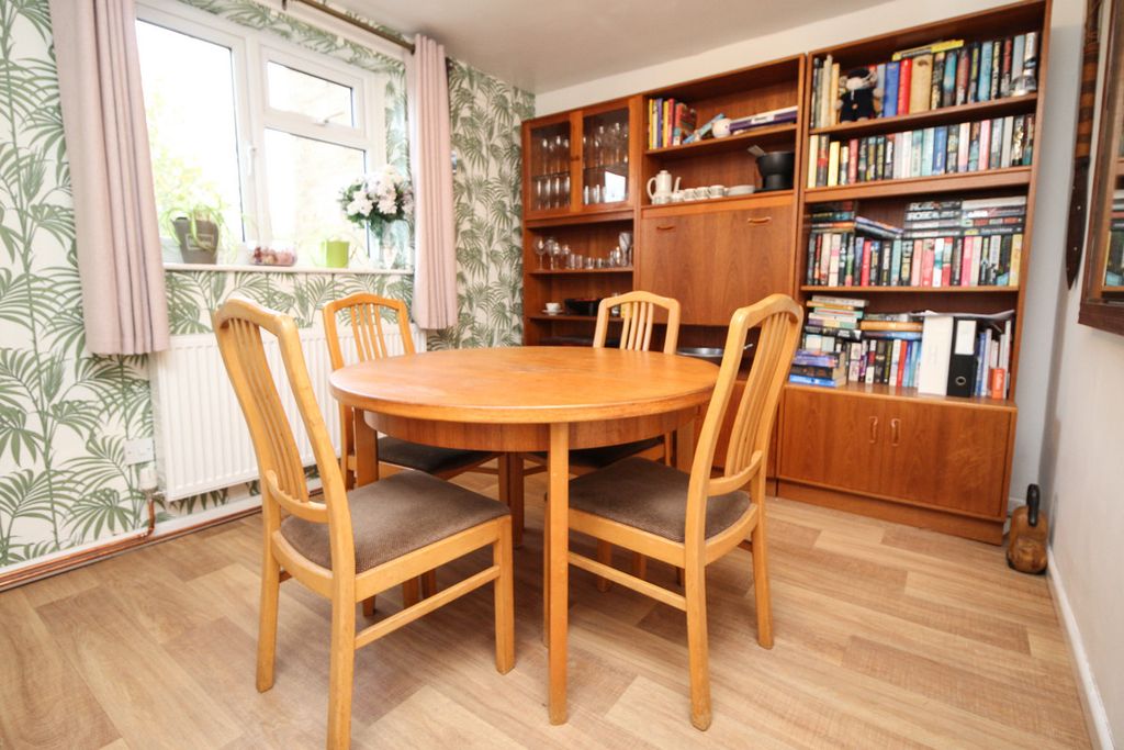 Property photo 3 of 23
