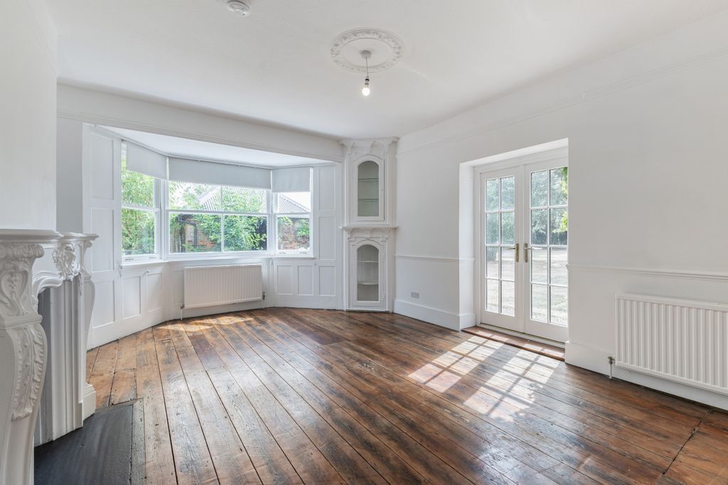 Property photo 3 of 26 112699_Cheapside-...