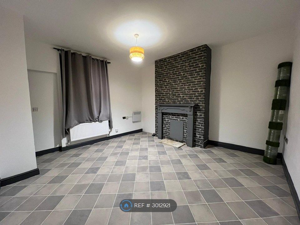 Property photo 3 of 16 Living Room