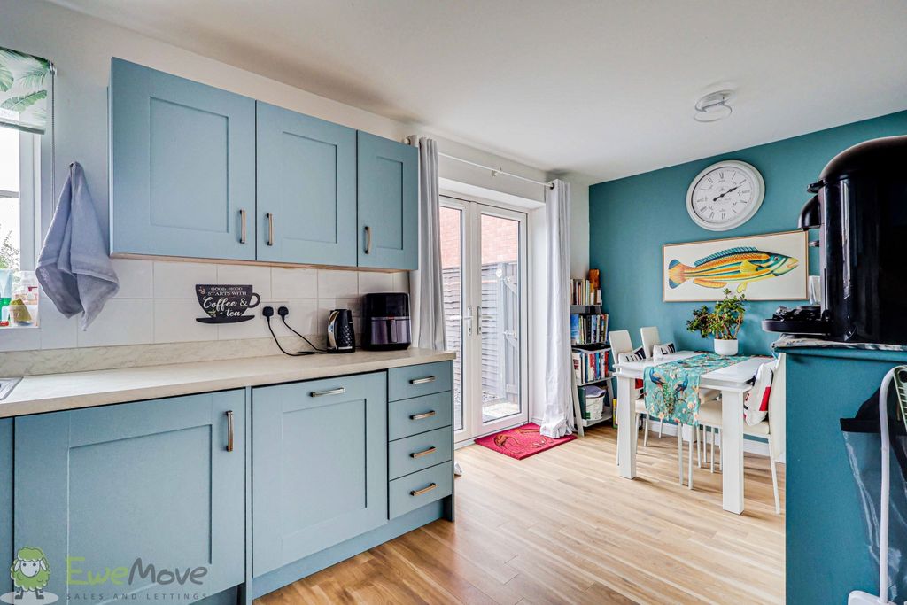 Property photo 3 of 16 Kitchen Diner 4