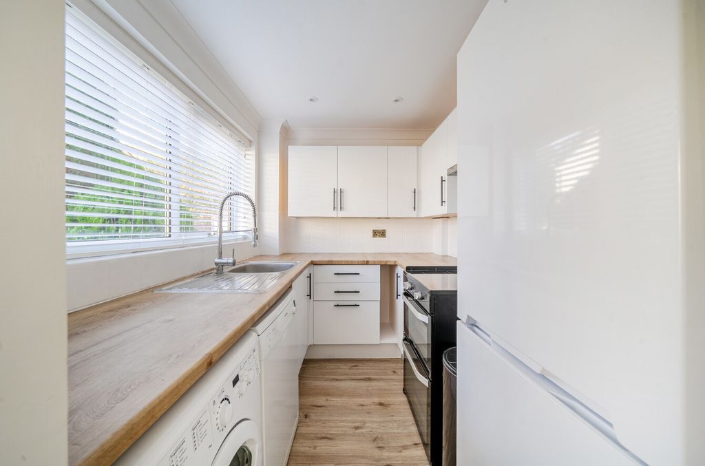 Property photo 2 of 11 1369479-3-68Ff543...