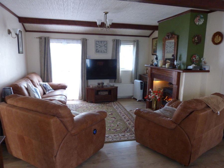Property photo 2 of 17 Lounge