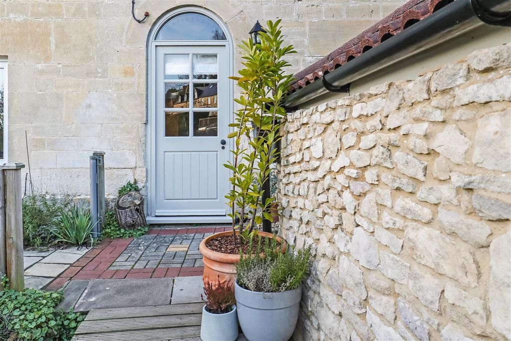 Property photo 3 of 34 Ph3_6352944.Jpg