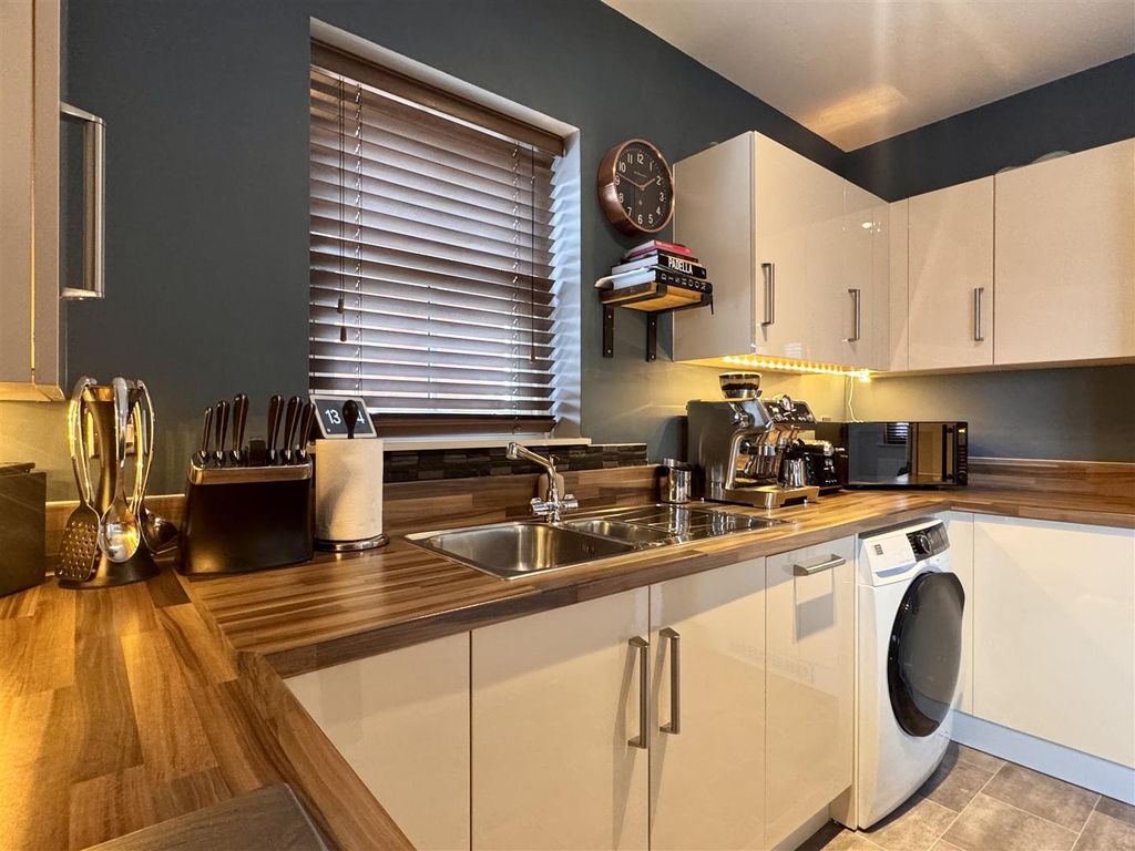 Property photo 2 of 17 Tempimageczwpbo.Jpg