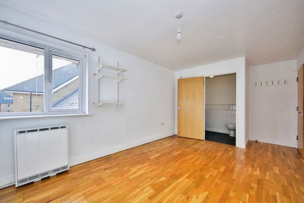 Property photo 3 of 18 Pbox-Img.Jpg