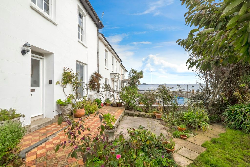 Property photo 2 of 16 Garden View