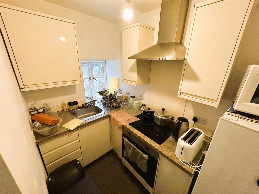 Property photo 3 of 8 Flat 2, 100A High Street Kitchen.Jpeg