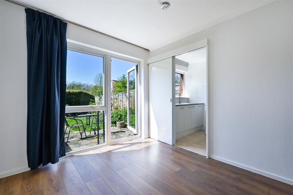 Property photo 2 of 22 Harrison Close (6).Jpg