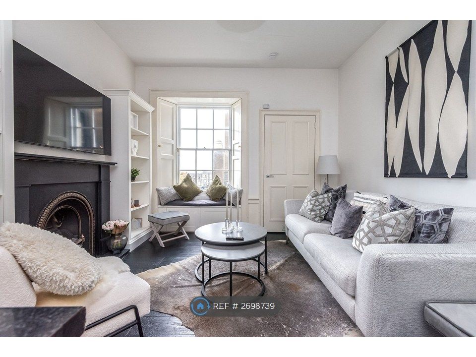 Property photo 3 of 30 Living Room