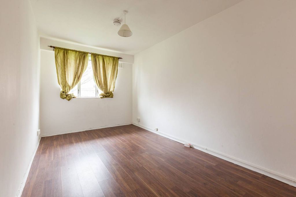 Property photo 3 of 4