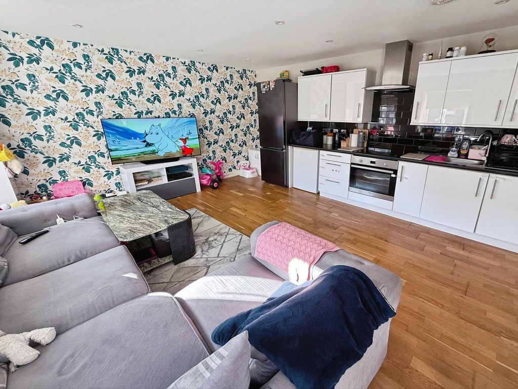 Property photo 2 of 6