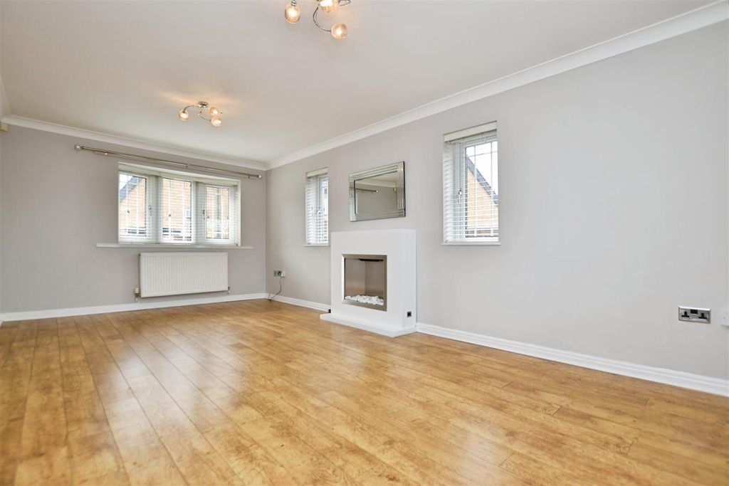 Property photo 2 of 16 Lounge Through