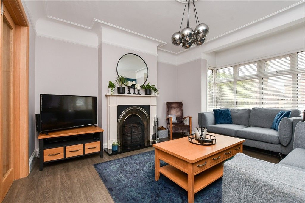 Property photo 2 of 17 Lounge