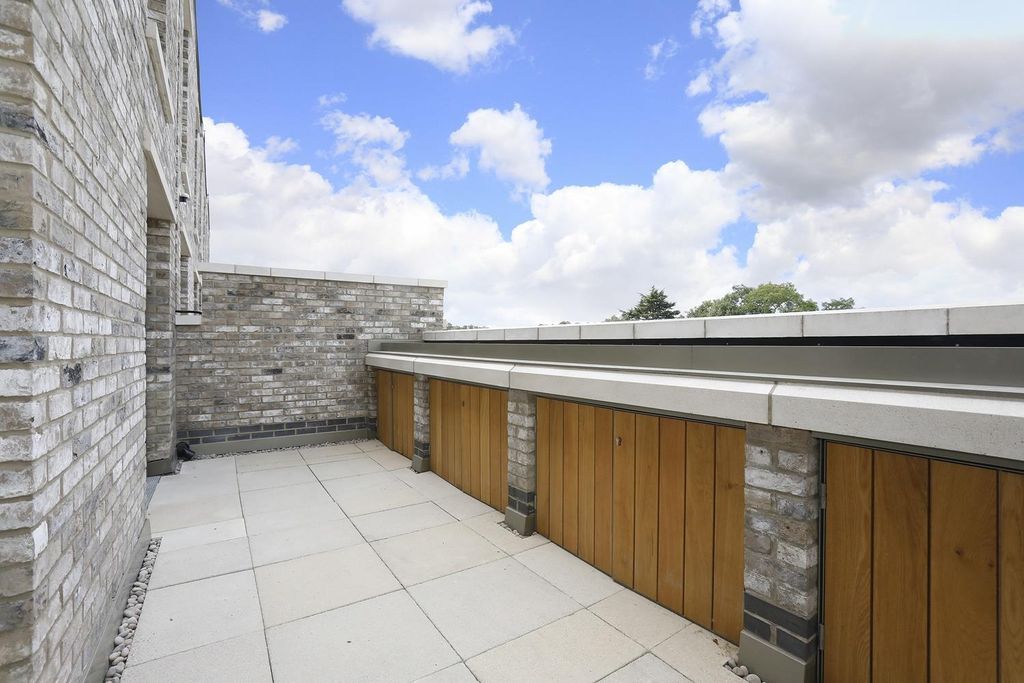 Property photo 3 of 9 2.Jpg