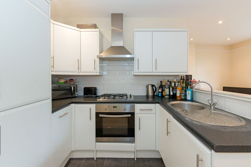 Property photo 2 of 9 Kitchen