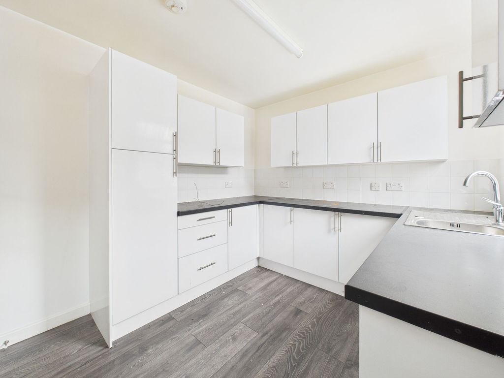 Property photo 2 of 11 Kitchen