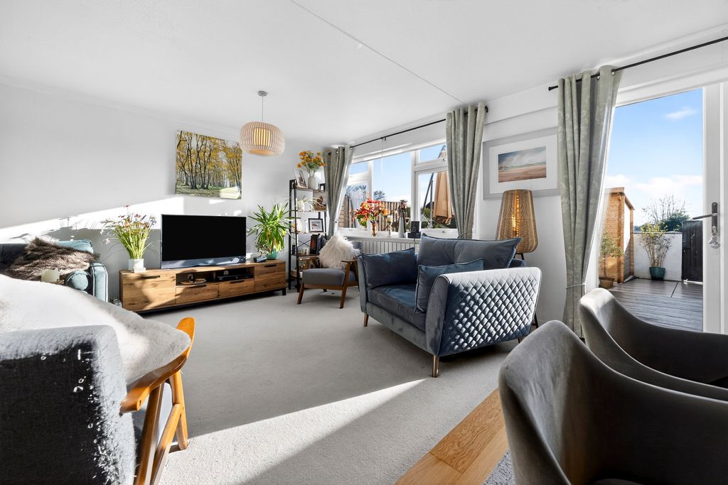 Property photo 3 of 20