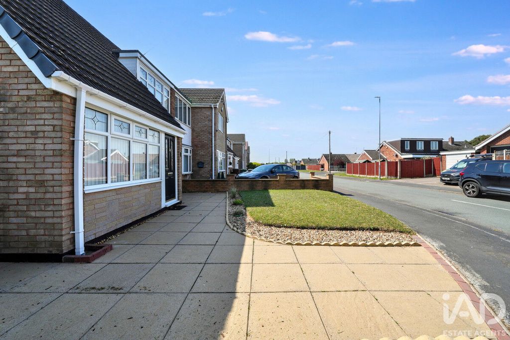 Property photo 2 of 37