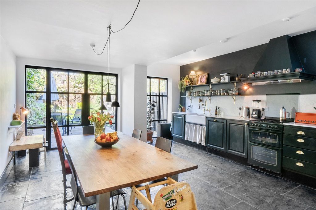 Property photo 1 of 25 Picture No. 37